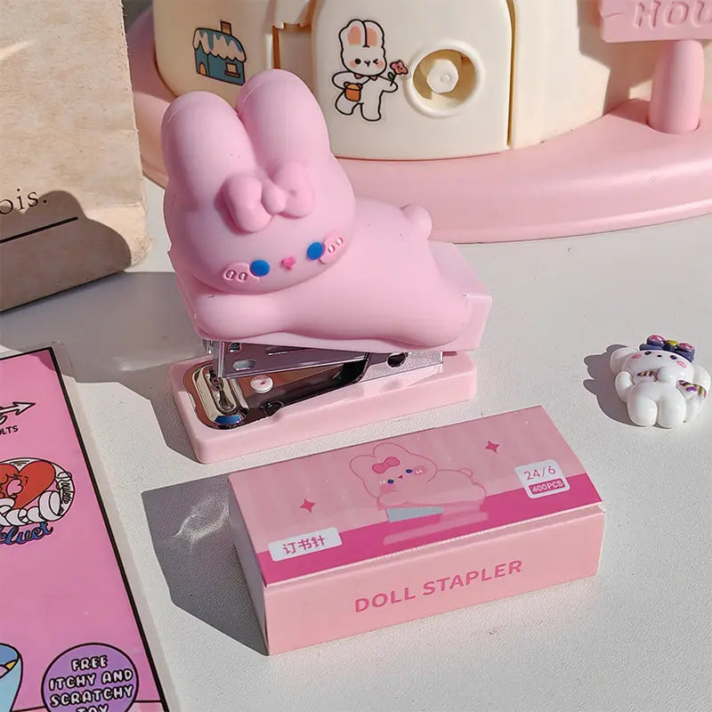 Mini stapler with 1 piece/400 staples, portable office staple book for children's home use, cute student stapler, suitable for home school office use, Girly office supplies, Office Stationery Supplies, Office Accessories