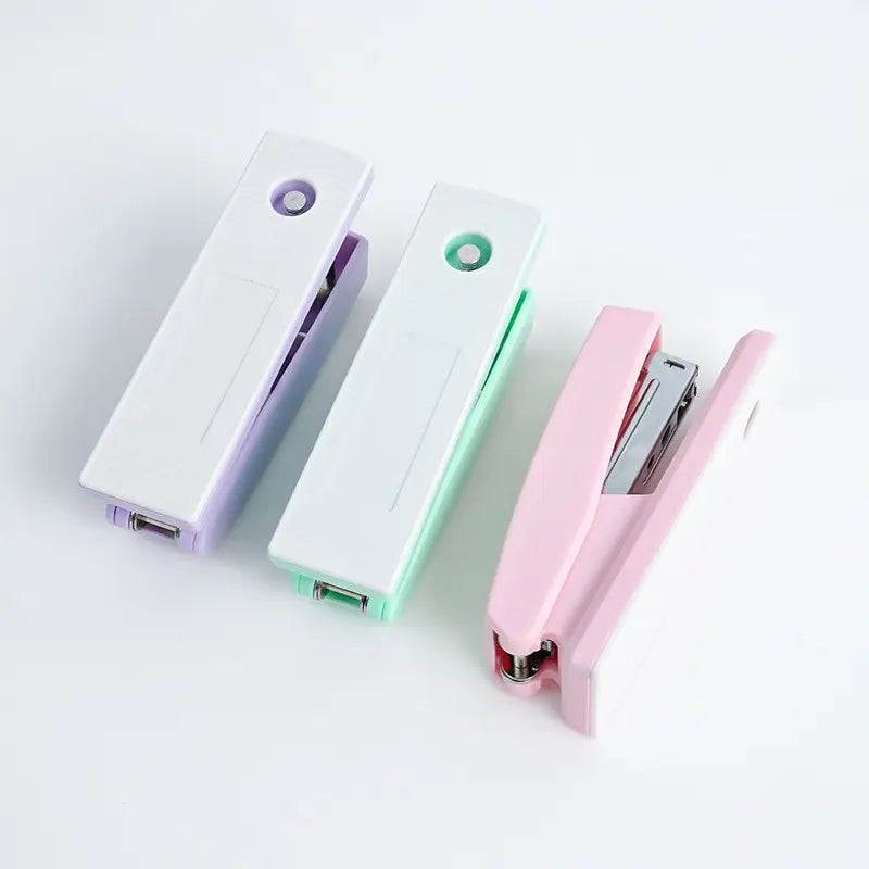 360 Degree Rotating Stapler, Ergonomic Handheld Stapler, Manual Operation, Portable Stapler for Office, School and Home Office, Compatible with Various Staples